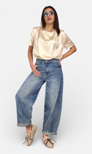 Jeans over mom-fit,MYRA